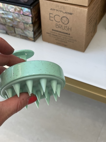 Scalp massager børste til hovedbundsmassage – ideel til curly girl metoden og fås hos frisøren